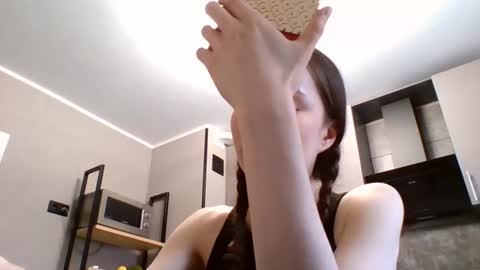 Sara online show from June 9, 10:43 am