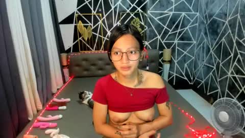 C A I T L Y N online show from August 10, 4:14 am