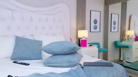 Caitlyn Millerr online show from August 8, 2:00 am