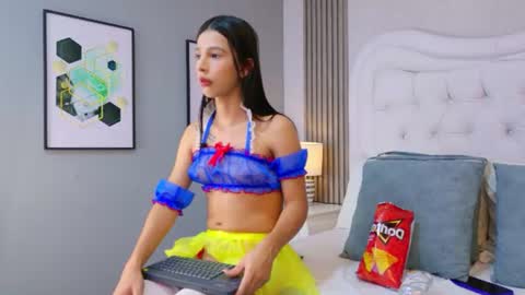 Caitlyn Millerr online show from August 12, 9:39 pm