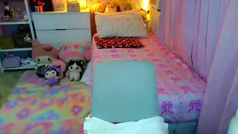 Mia online show from August 13, 8:28 am