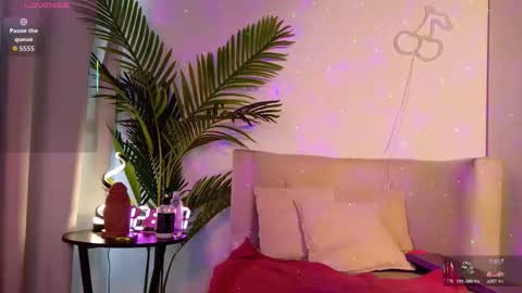 Mia online show from March 6, 4:47 pm