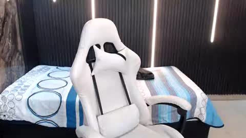 cam_xman online show from August 6, 1:37 am