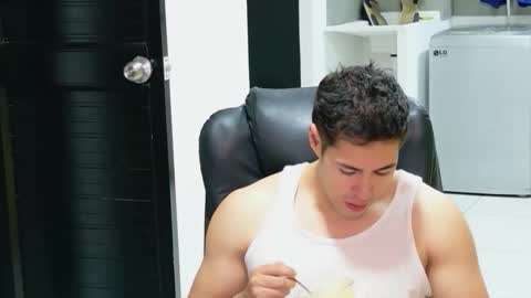 camara110 online show from May 4, 1:44 am