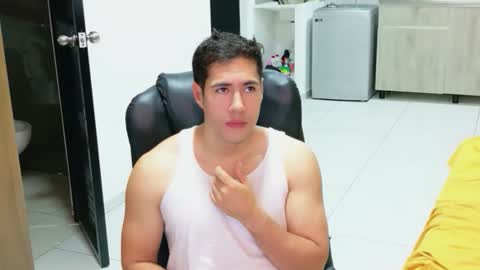 camara110 online show from May 6, 1:51 am
