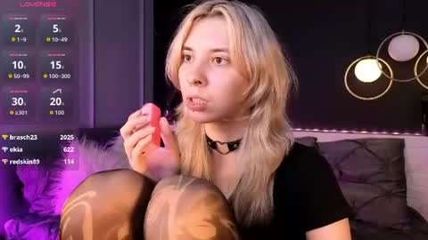 Camilla online show from August 5, 3:43 pm