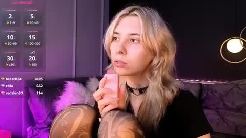Camilla online show from August 5, 4:49 pm
