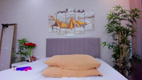 Camilla online show from August 15, 2:15 am