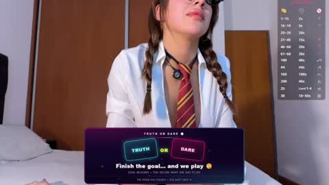 camilla_sanchez online show from August 11, 7:05 pm