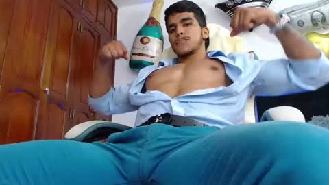camilo_contre21 online show from August 5, 9:35 pm