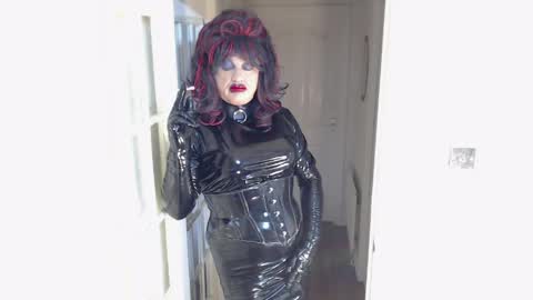 candi smokes online show from April 27, 1:13 pm
