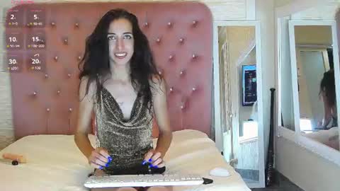 Candi online show from August 10, 9:33 am