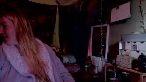 Candi online show from August 11, 6:10 pm
