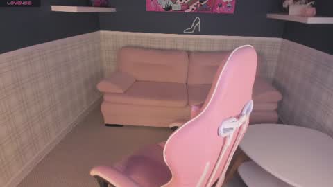 Candy online show from August 7, 1:44 pm