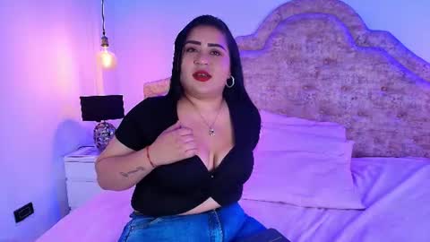 Candy curves1 online show from July 9, 9:42 pm