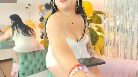 Candy curves1 online show from July 15, 10:54 pm