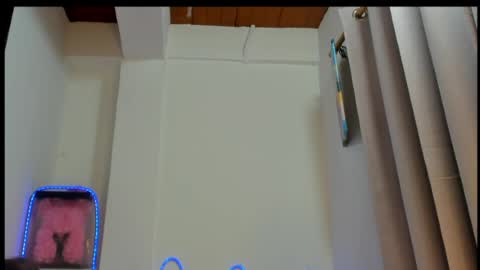 candy_kitty7343 online show from August 5, 1:36 am