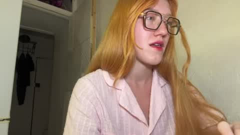 candy_lullaby online show from August 7, 4:51 pm