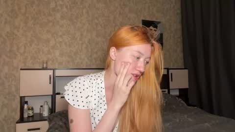 candy_lullaby online show from August 14, 2:43 pm