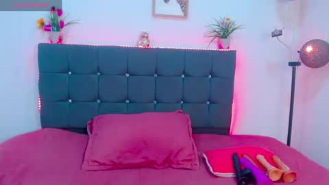 Candy online show from August 5, 8:29 pm