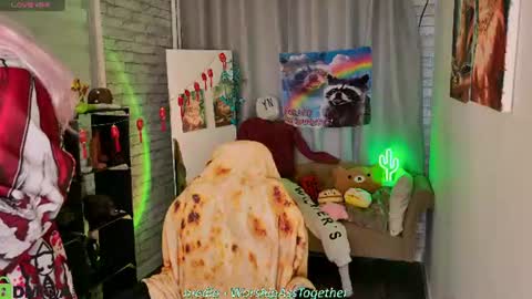 Mary online show from July 27, 1:00 am