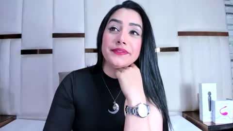 candyandsteven online show from August 5, 8:34 am