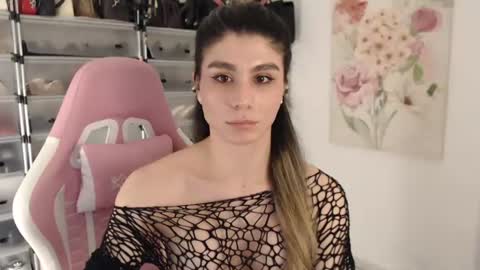 sara ivonne online show from August 5, 5:49 am