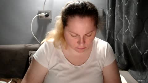 Laura online show from August 9, 7:26 pm