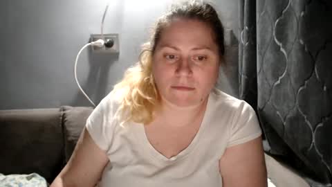 Laura online show from August 9, 8:43 pm