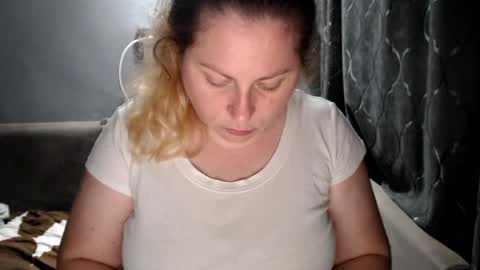 Laura online show from August 9, 9:49 pm