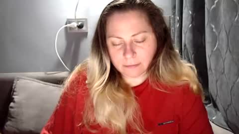Laura online show from August 12, 7:27 pm