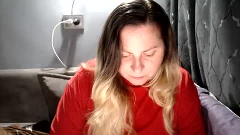 Laura online show from August 12, 8:33 pm