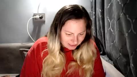 Laura online show from August 12, 9:39 pm