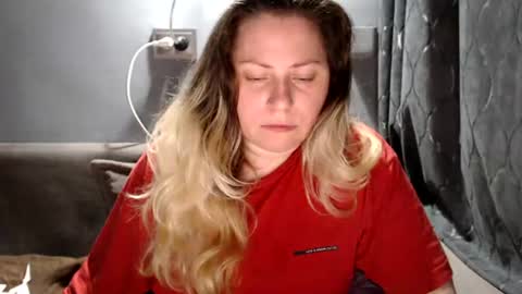 Laura online show from August 13, 8:01 pm