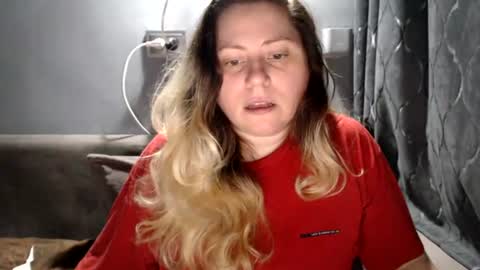Laura online show from August 13, 9:07 pm