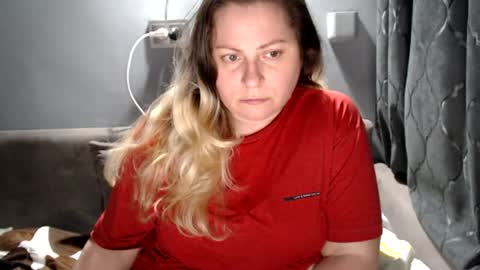 Laura online show from August 14, 9:51 pm