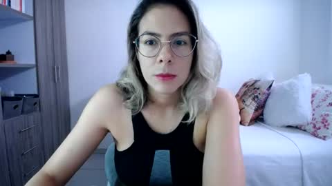 candydowson1 online show from August 14, 2:43 pm