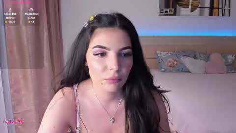 Ella online show from August 5, 8:40 pm