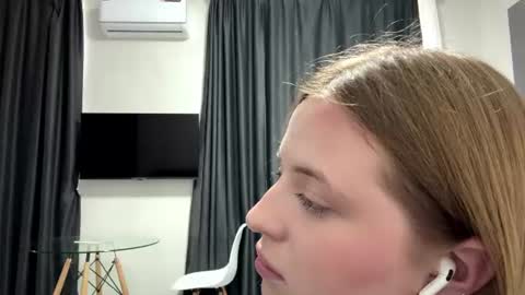 Anna online show from August 15, 1:48 pm