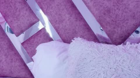 candyluxury_ online show from August 6, 4:39 pm