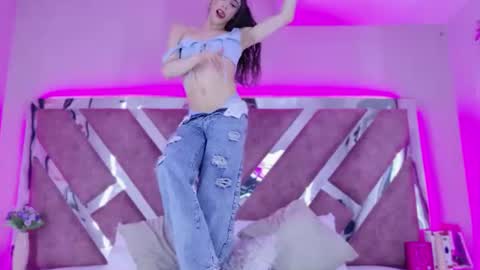 candyluxury_ online show from August 7, 1:00 pm