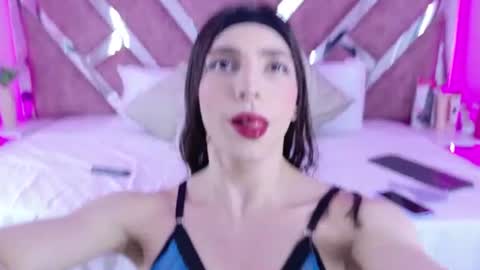 candyluxury_ online show from August 8, 12:16 pm