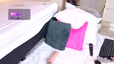 candyrose__ online show from August 14, 4:43 pm