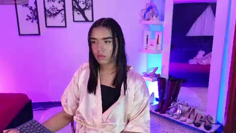 candyy_doll_ online show from August 10, 8:27 am