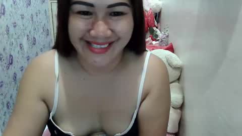 candyyonah03 online show from May 5, 9:05 pm