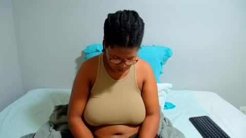 candyyumsaerolaxx online show from August 11, 6:15 am