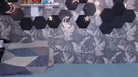 Mia online show from August 3, 5:03 am