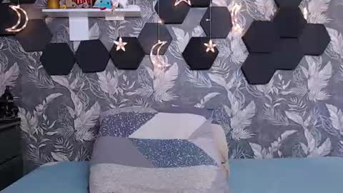 Mia online show from August 7, 4:34 am