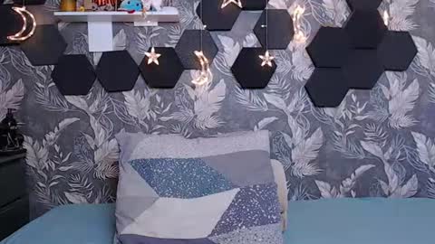 Mia online show from August 10, 5:20 am