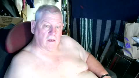 canoelicker69 online show from August 3, 8:49 pm